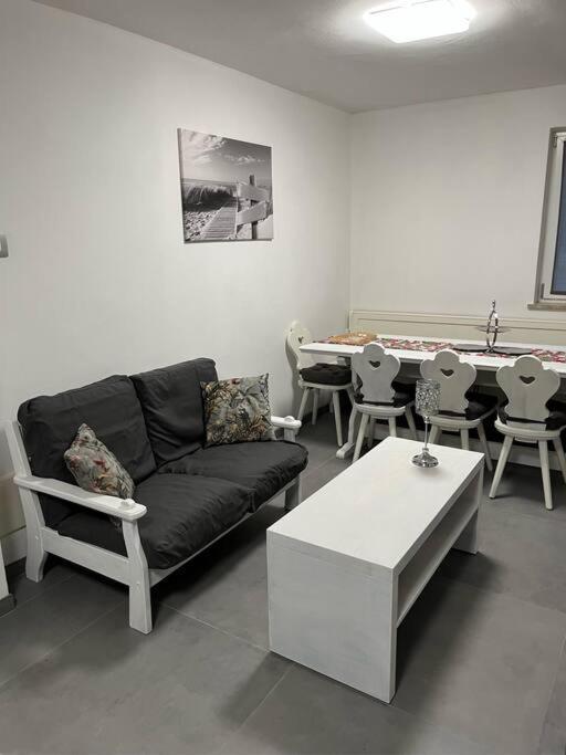 Appartamento Nuovo E Confortevole Montecchio Maggiore Bagian luar foto