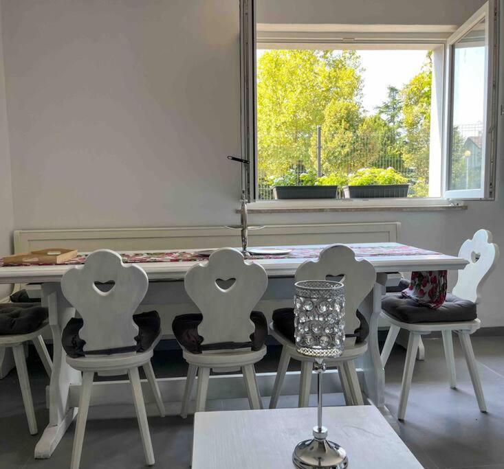 Appartamento Nuovo E Confortevole Montecchio Maggiore Bagian luar foto